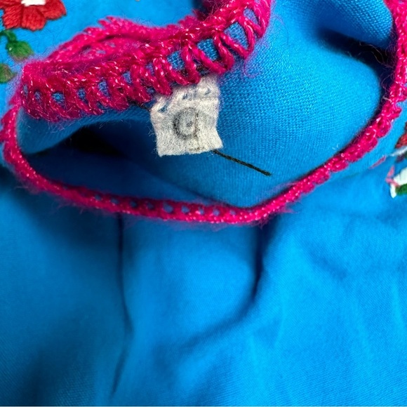 Mexican artesanal Blue Embroidered Boho Top size L - Picture 8 of 9